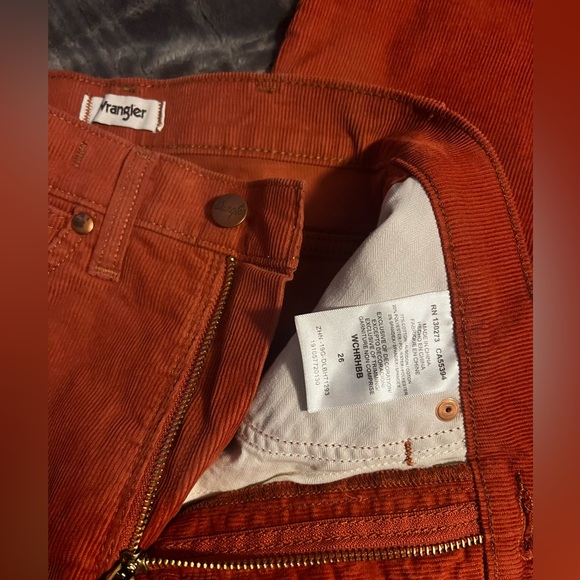 Corduroy Wranglers Heritage Fit - Picture 3 of 5